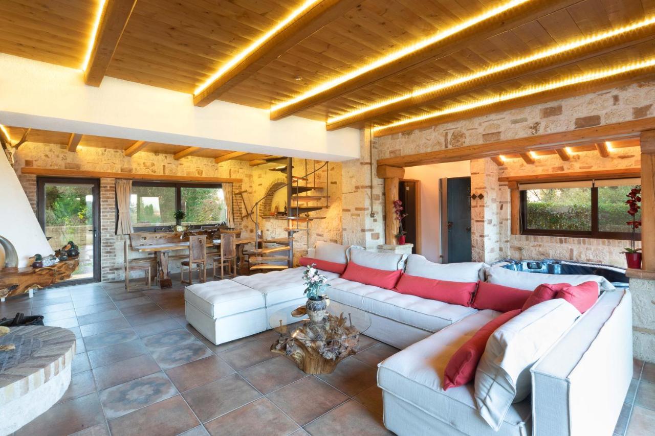 Madera By Corfuescapes Kompítsion